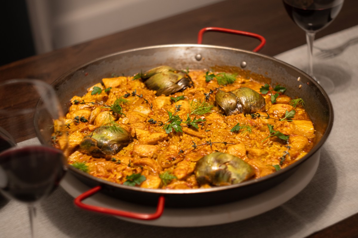 Paella 1/50: Arroz de pollo, alcachofa e&nbsp;hinojo